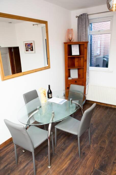 Cheerful 2 Bedroom House In The Heart Of 벨파스트 외부 사진